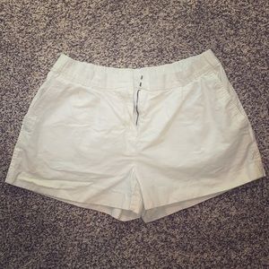 {GAP} Women's Size 8 White Shorts!